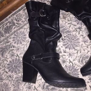 Black heeled boots
